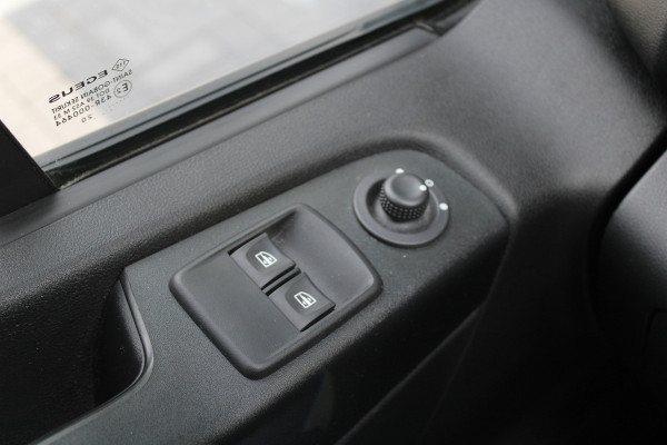 Renault Trafic Passenger 2.0 dCi 120 Grand Life 120pk 9 Zits - Prijs incl. BTW - Airco - Cruise - LED - Navi - Bluetooth - Rijklaar