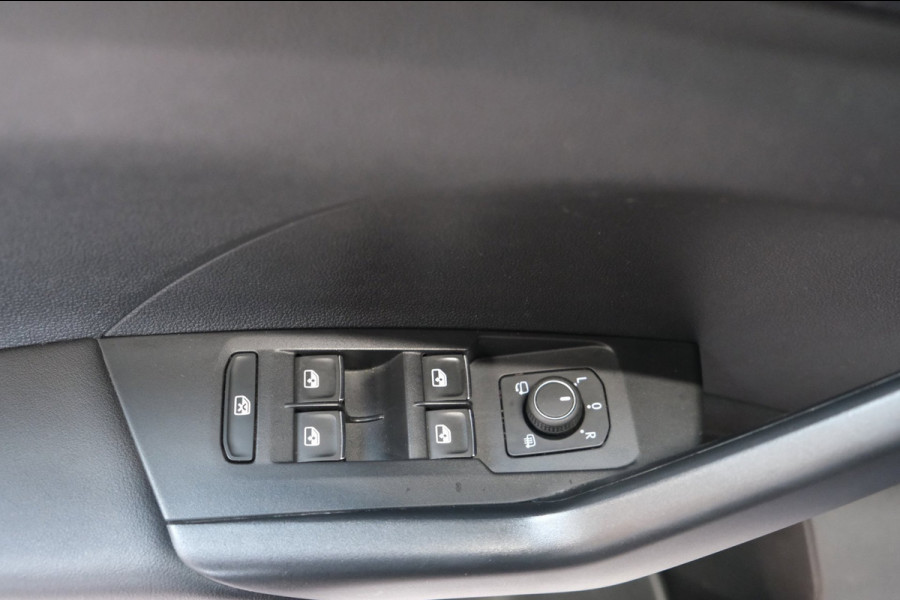 Volkswagen T-Cross 1.0 TSI Style Automaat - Airco, Cruise, Navi, PDC, Camera Carplay, Stoelverwarming.