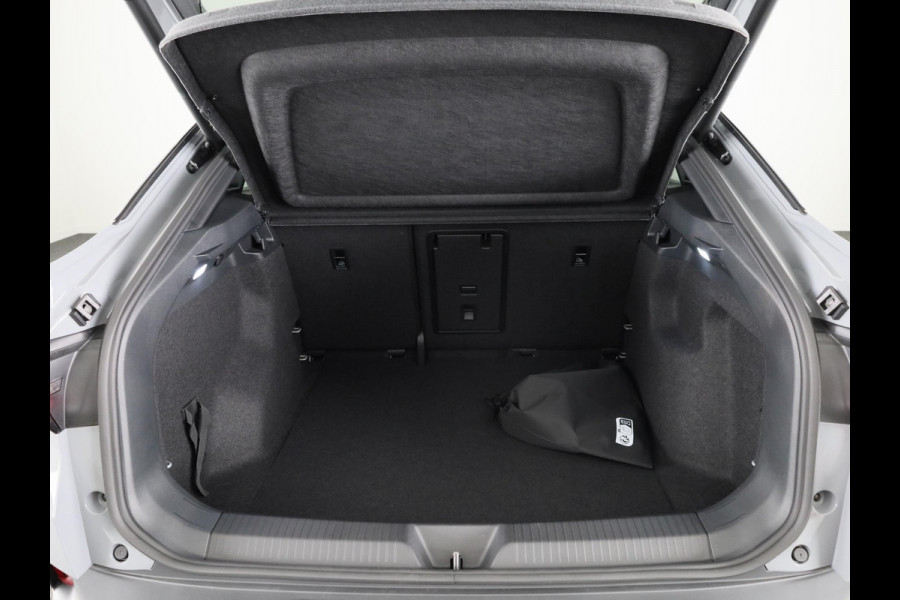 Volkswagen ID.5 Pro Business 77 kWh accu, 210 kW / 286 pk SUV Elek | 360 Camera | Led matrix | Navigatie | Elektrische Achterklep | Panoramdak | Stoelverwarming |