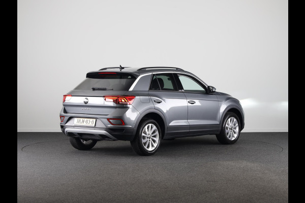 Volkswagen T-Roc Life Edition 1.5 110 kW / 150 pk TSI SUV 7 versn. | Verlengde garantie | Private lease vanaf € 699,- pm | Navigatie via App | Parkeersensoren (Park assist) | Achteruitrijcamera | Adaptieve cruise control |
