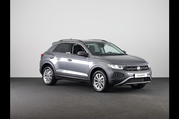 Volkswagen T-Roc Life Edition 1.5 110 kW / 150 pk TSI SUV 7 versn. | Verlengde garantie | Private lease vanaf € 699,- pm | Navigatie via App | Parkeersensoren (Park assist) | Achteruitrijcamera | Adaptieve cruise control |