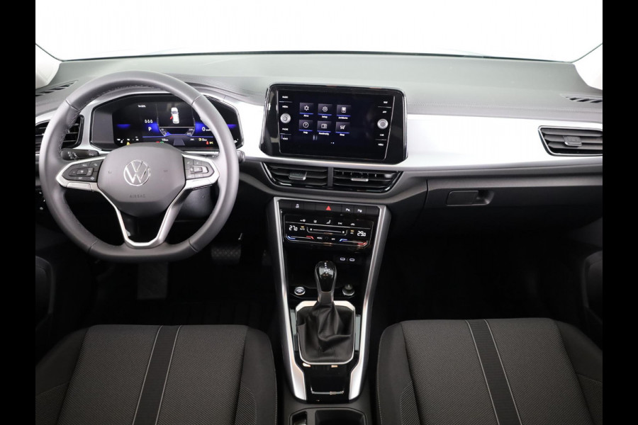 Volkswagen T-Roc Life Edition 1.5 110 kW / 150 pk TSI SUV 7 versn. | Verlengde garantie | Private lease vanaf € 699,- pm | Navigatie via App | Parkeersensoren (Park assist) | Achteruitrijcamera | Adaptieve cruise control |