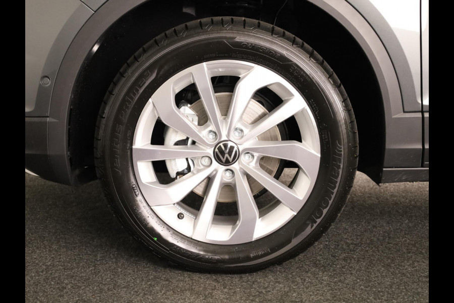 Volkswagen T-Roc Life Edition 1.5 110 kW / 150 pk TSI SUV 7 versn. | Verlengde garantie | Private lease vanaf € 699,- pm | Navigatie via App | Parkeersensoren (Park assist) | Achteruitrijcamera | Adaptieve cruise control |