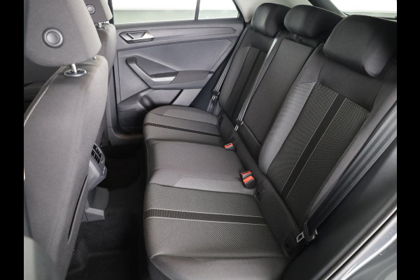 Volkswagen T-Roc Life Edition 1.5 110 kW / 150 pk TSI SUV 7 versn. | Verlengde garantie | Private lease vanaf € 699,- pm | Navigatie via App | Parkeersensoren (Park assist) | Achteruitrijcamera | Adaptieve cruise control |