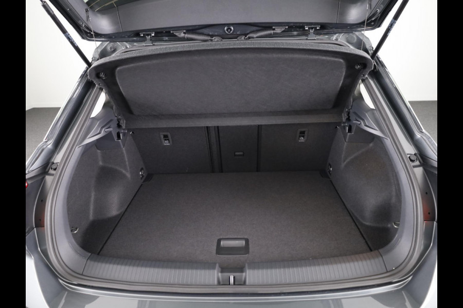 Volkswagen T-Roc Life Edition 1.5 110 kW / 150 pk TSI SUV 7 versn. | Verlengde garantie | Private lease vanaf € 699,- pm | Navigatie via App | Parkeersensoren (Park assist) | Achteruitrijcamera | Adaptieve cruise control |