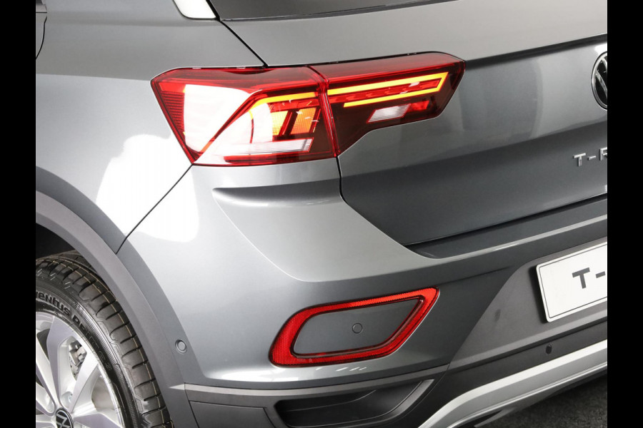 Volkswagen T-Roc Life Edition 1.5 110 kW / 150 pk TSI SUV 7 versn. | Verlengde garantie | Private lease vanaf € 699,- pm | Navigatie via App | Parkeersensoren (Park assist) | Achteruitrijcamera | Adaptieve cruise control |