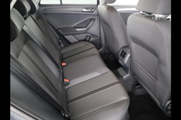 Volkswagen T-Roc Life Edition 1.5 110 kW / 150 pk TSI SUV 7 versn. | Verlengde garantie | Private lease vanaf € 699,- pm | Navigatie via App | Parkeersensoren (Park assist) | Achteruitrijcamera | Adaptieve cruise control |