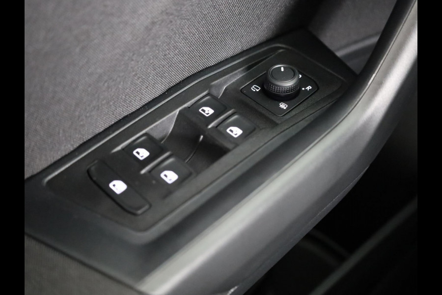 Volkswagen T-Roc Life Edition 1.5 110 kW / 150 pk TSI SUV 7 versn. | Verlengde garantie | Private lease vanaf € 699,- pm | Navigatie via App | Parkeersensoren (Park assist) | Achteruitrijcamera | Adaptieve cruise control |