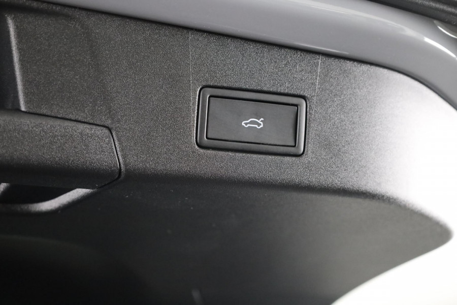 Volkswagen ID.4 Pro Business 77 kWh | Achteruitrijcamera | Led matrix | Navigatie | Elektrische Achterklep |