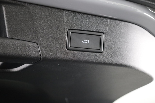 Volkswagen ID.4 Pro Business 77 kWh | Achteruitrijcamera | Led matrix | Navigatie | Elektrische Achterklep |