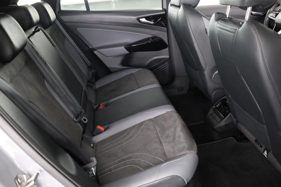 Volkswagen ID.4 Pro Business 77 kWh | Achteruitrijcamera | Led matrix | Navigatie | Elektrische Achterklep |