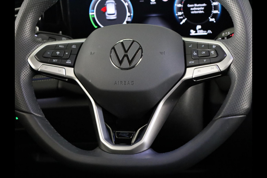 Volkswagen Tiguan 1.5 eHybrid R-Line Edition 204 PK PHEV | Panorama dak | Comfort pakket | Navigatie | Parkeer camera |