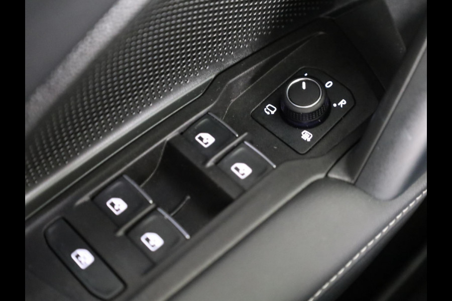 Volkswagen Tiguan 1.5 eHybrid R-Line Edition 204 PK PHEV | Panorama dak | Comfort pakket | Navigatie | Parkeer camera |