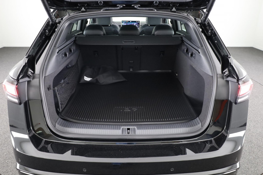 Volkswagen ID.7 Tourer Pro Limited Edition 77 kWh | Panoramadak | Head-Up Display | 360 Camera | Stoelverwarming |