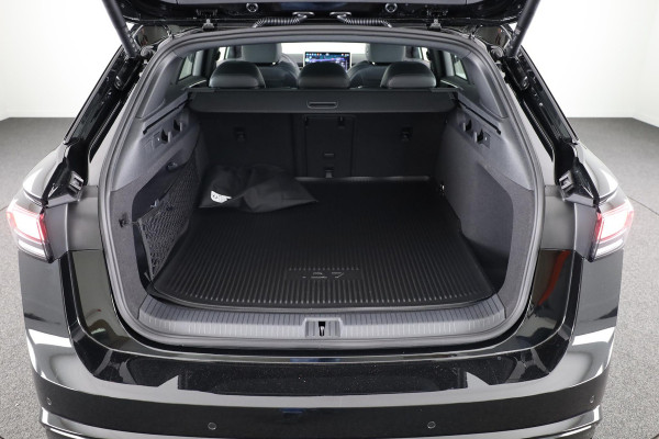 Volkswagen ID.7 Tourer Pro Limited Edition 77 kWh | Panoramadak | Head-Up Display | 360 Camera | Stoelverwarming |