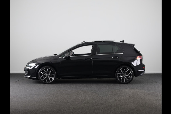 Volkswagen Golf 1.5 eHybrid Style Edition 204PK | Panoramadak | Wegklapbare trekhaak | Sportonderstel | Led matrix | Stoelverwarming | 18 Inch