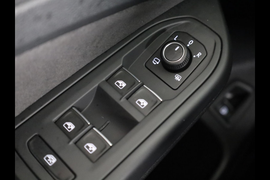 Volkswagen Golf 1.5 eHybrid Style Edition 204PK | Panoramadak | Wegklapbare trekhaak | Sportonderstel | Led matrix | Stoelverwarming | 18 Inch