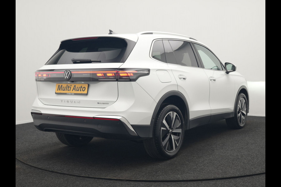Volkswagen Tiguan 1.5 eHybrid Elegance PHEV 272pk Dealer O.H. | Trekhaak Af Fabriek | Adaptive Cruise | 360 Camera | Alcantara Sportstoelen Massage & Verwarmd | IQ Light | Stuur Verwarmd | Sfeerverlichting | Keyless | Blis | Virtual | Plug In Hybrid |