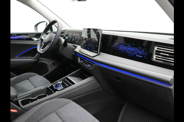 Volkswagen Tiguan 1.5 eHybrid Elegance PHEV 272pk Dealer O.H. | Trekhaak Af Fabriek | Adaptive Cruise | 360 Camera | Alcantara Sportstoelen Massage & Verwarmd | IQ Light | Stuur Verwarmd | Sfeerverlichting | Keyless | Blis | Virtual | Plug In Hybrid |