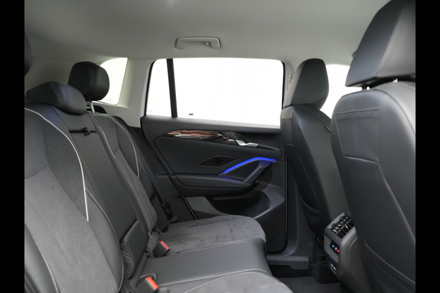 Volkswagen Tiguan 1.5 eHybrid Elegance PHEV 272pk Dealer O.H. | Trekhaak Af Fabriek | Adaptive Cruise | 360 Camera | Alcantara Sportstoelen Massage & Verwarmd | IQ Light | Stuur Verwarmd | Sfeerverlichting | Keyless | Blis | Virtual | Plug In Hybrid |