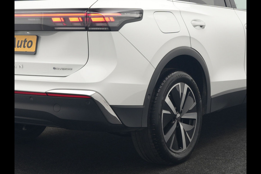 Volkswagen Tiguan 1.5 eHybrid Elegance PHEV 272pk Dealer O.H. | Trekhaak Af Fabriek | Adaptive Cruise | 360 Camera | Alcantara Sportstoelen Massage & Verwarmd | IQ Light | Stuur Verwarmd | Sfeerverlichting | Keyless | Blis | Virtual | Plug In Hybrid |
