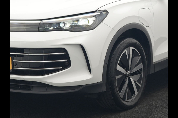 Volkswagen Tiguan 1.5 eHybrid Elegance PHEV 272pk Dealer O.H. | Trekhaak Af Fabriek | Adaptive Cruise | 360 Camera | Alcantara Sportstoelen Massage & Verwarmd | IQ Light | Stuur Verwarmd | Sfeerverlichting | Keyless | Blis | Virtual | Plug In Hybrid |