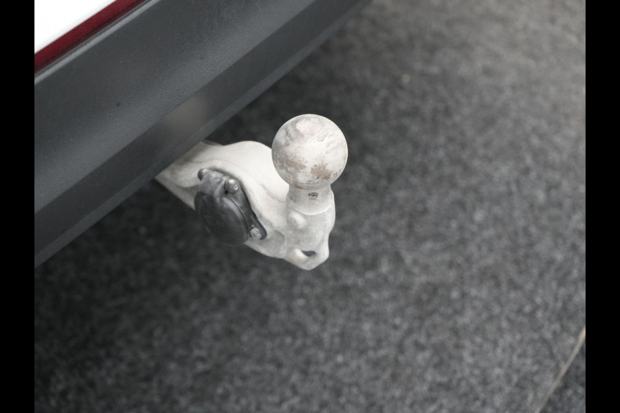 Volkswagen Tiguan 1.5 eHybrid Elegance PHEV 272pk Dealer O.H. | Trekhaak Af Fabriek | Adaptive Cruise | 360 Camera | Alcantara Sportstoelen Massage & Verwarmd | IQ Light | Stuur Verwarmd | Sfeerverlichting | Keyless | Blis | Virtual | Plug In Hybrid |