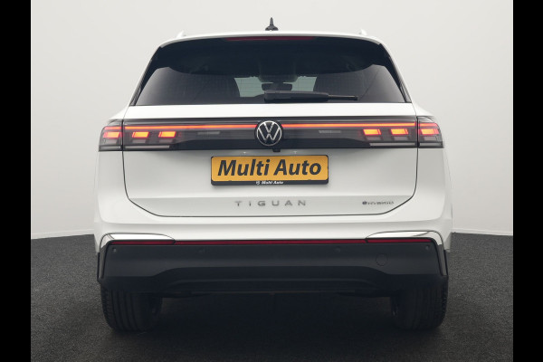 Volkswagen Tiguan 1.5 eHybrid Elegance PHEV 272pk Dealer O.H. | Trekhaak Af Fabriek | Adaptive Cruise | 360 Camera | Alcantara Sportstoelen Massage & Verwarmd | IQ Light | Stuur Verwarmd | Sfeerverlichting | Keyless | Blis | Virtual | Plug In Hybrid |