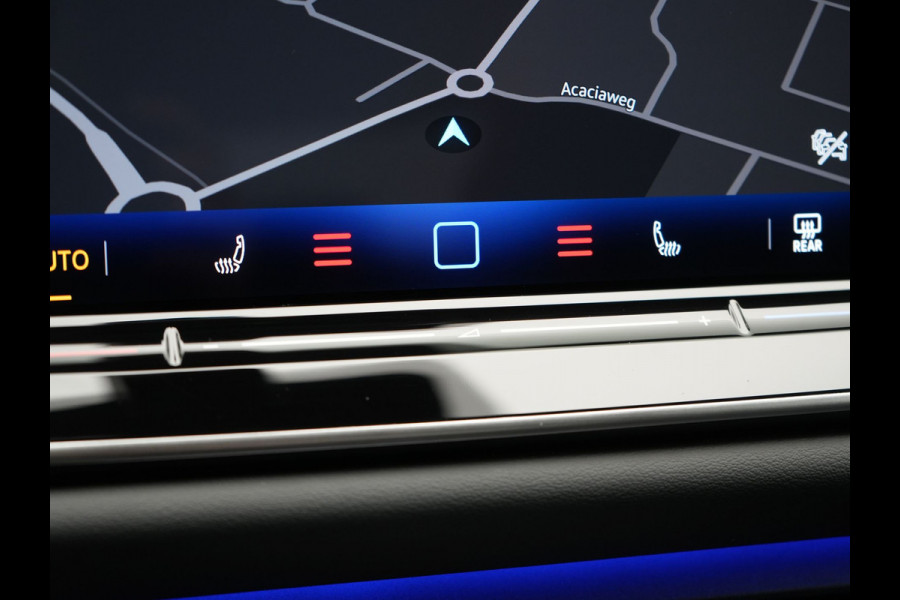 Volkswagen Tiguan 1.5 eHybrid Elegance PHEV 272pk Dealer O.H. | Trekhaak Af Fabriek | Adaptive Cruise | 360 Camera | Alcantara Sportstoelen Massage & Verwarmd | IQ Light | Stuur Verwarmd | Sfeerverlichting | Keyless | Blis | Virtual | Plug In Hybrid |