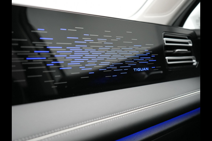 Volkswagen Tiguan 1.5 eHybrid Elegance PHEV 272pk Dealer O.H. | Trekhaak Af Fabriek | Adaptive Cruise | 360 Camera | Alcantara Sportstoelen Massage & Verwarmd | IQ Light | Stuur Verwarmd | Sfeerverlichting | Keyless | Blis | Virtual | Plug In Hybrid |