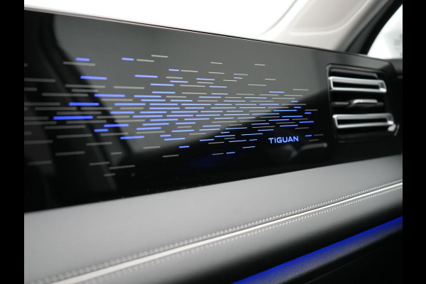 Volkswagen Tiguan 1.5 eHybrid Elegance PHEV 272pk Dealer O.H. | Trekhaak Af Fabriek | Adaptive Cruise | 360 Camera | Alcantara Sportstoelen Massage & Verwarmd | IQ Light | Stuur Verwarmd | Sfeerverlichting | Keyless | Blis | Virtual | Plug In Hybrid |