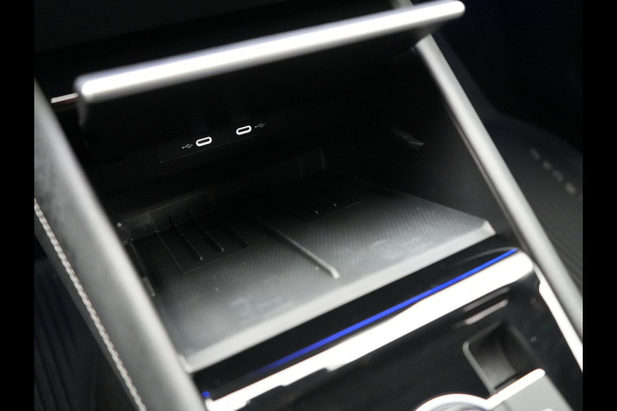 Volkswagen Tiguan 1.5 eHybrid Elegance PHEV 272pk Dealer O.H. | Trekhaak Af Fabriek | Adaptive Cruise | 360 Camera | Alcantara Sportstoelen Massage & Verwarmd | IQ Light | Stuur Verwarmd | Sfeerverlichting | Keyless | Blis | Virtual | Plug In Hybrid |