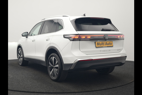 Volkswagen Tiguan 1.5 eHybrid Elegance PHEV 272pk Dealer O.H. | Trekhaak Af Fabriek | Adaptive Cruise | 360 Camera | Alcantara Sportstoelen Massage & Verwarmd | IQ Light | Stuur Verwarmd | Sfeerverlichting | Keyless | Blis | Virtual | Plug In Hybrid |