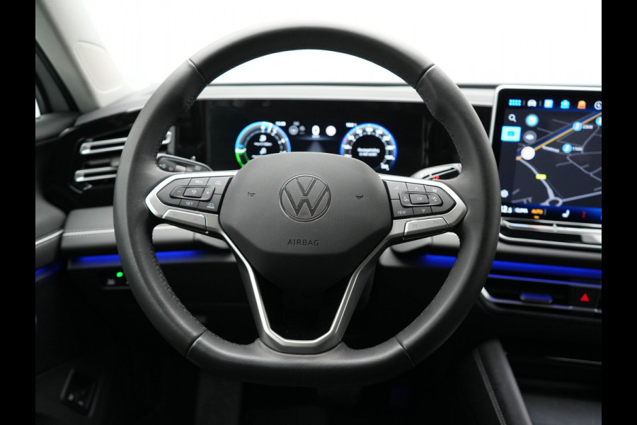 Volkswagen Tiguan 1.5 eHybrid Elegance PHEV 272pk Dealer O.H. | Trekhaak Af Fabriek | Adaptive Cruise | 360 Camera | Alcantara Sportstoelen Massage & Verwarmd | IQ Light | Stuur Verwarmd | Sfeerverlichting | Keyless | Blis | Virtual | Plug In Hybrid |