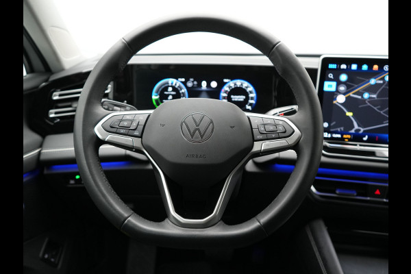 Volkswagen Tiguan 1.5 eHybrid Elegance PHEV 272pk Dealer O.H. | Trekhaak Af Fabriek | Adaptive Cruise | 360 Camera | Alcantara Sportstoelen Massage & Verwarmd | IQ Light | Stuur Verwarmd | Sfeerverlichting | Keyless | Blis | Virtual | Plug In Hybrid |