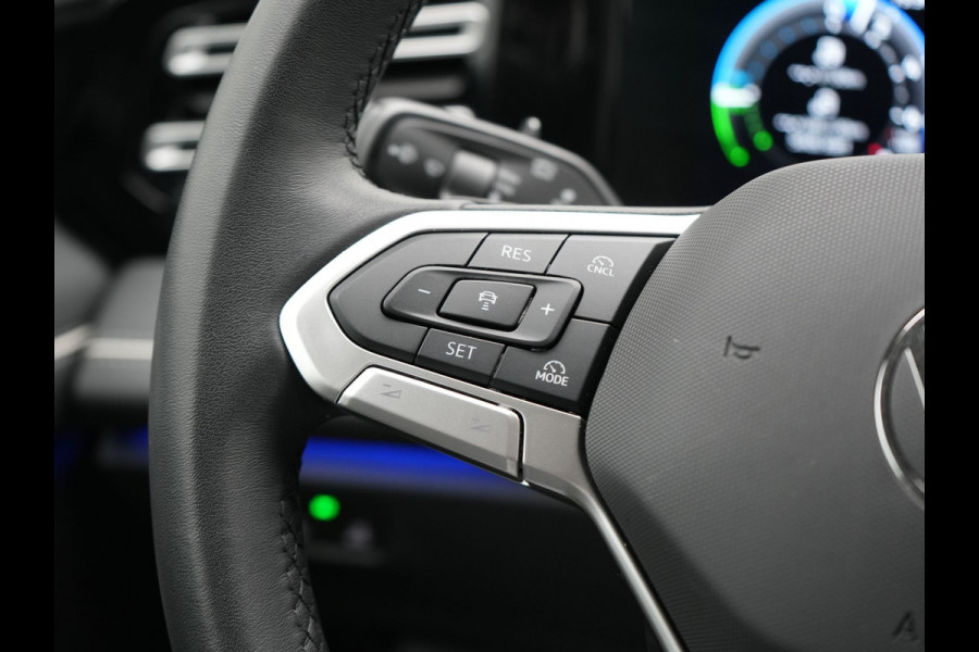 Volkswagen Tiguan 1.5 eHybrid Elegance PHEV 272pk Dealer O.H. | Trekhaak Af Fabriek | Adaptive Cruise | 360 Camera | Alcantara Sportstoelen Massage & Verwarmd | IQ Light | Stuur Verwarmd | Sfeerverlichting | Keyless | Blis | Virtual | Plug In Hybrid |
