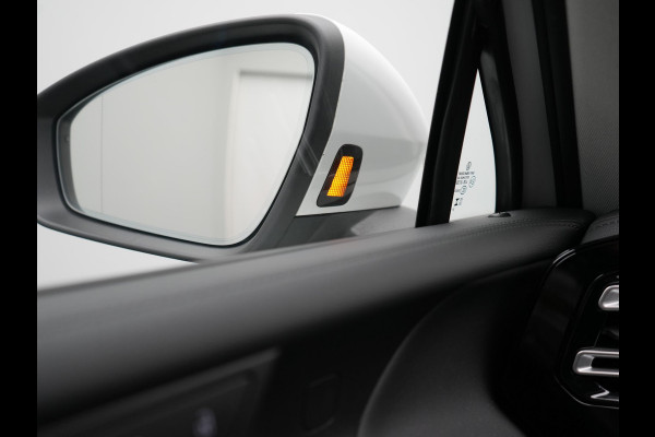 Volkswagen Tiguan 1.5 eHybrid Elegance PHEV 272pk Dealer O.H. | Trekhaak Af Fabriek | Adaptive Cruise | 360 Camera | Alcantara Sportstoelen Massage & Verwarmd | IQ Light | Stuur Verwarmd | Sfeerverlichting | Keyless | Blis | Virtual | Plug In Hybrid |