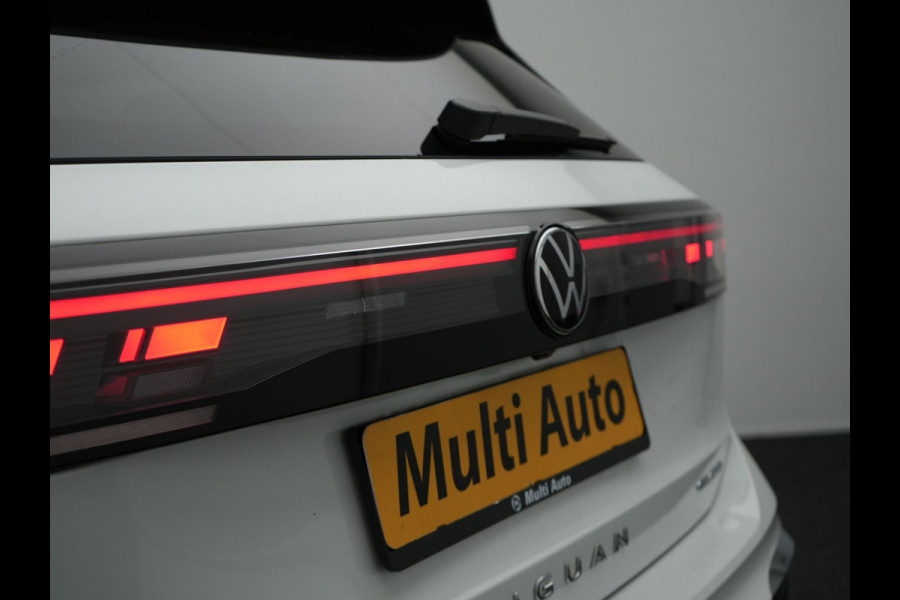 Volkswagen Tiguan 1.5 eHybrid Elegance PHEV 272pk Dealer O.H. | Trekhaak Af Fabriek | Adaptive Cruise | 360 Camera | Alcantara Sportstoelen Massage & Verwarmd | IQ Light | Stuur Verwarmd | Sfeerverlichting | Keyless | Blis | Virtual | Plug In Hybrid |