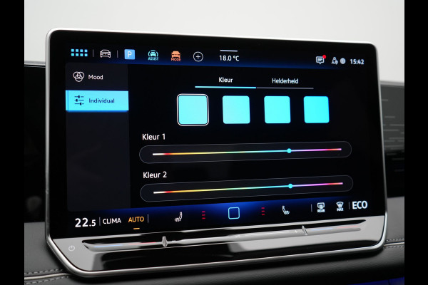Volkswagen Tiguan 1.5 eHybrid Elegance PHEV 272pk Dealer O.H. | Trekhaak Af Fabriek | Adaptive Cruise | 360 Camera | Alcantara Sportstoelen Massage & Verwarmd | IQ Light | Stuur Verwarmd | Sfeerverlichting | Keyless | Blis | Virtual | Plug In Hybrid |