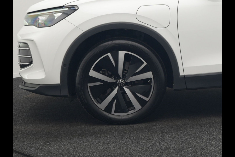Volkswagen Tiguan 1.5 eHybrid Elegance PHEV 272pk Dealer O.H. | Trekhaak Af Fabriek | Adaptive Cruise | 360 Camera | Alcantara Sportstoelen Massage & Verwarmd | IQ Light | Stuur Verwarmd | Sfeerverlichting | Keyless | Blis | Virtual | Plug In Hybrid |