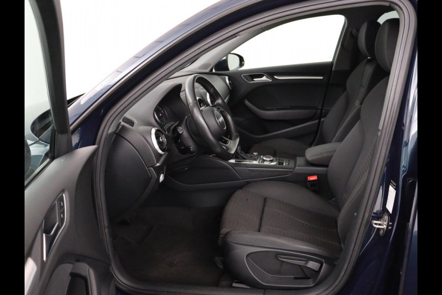 Audi A3 30 TFSI Sport | Sportstoelen | Full LED | Navigatie | Parkeerhulp | Climate control | Bluetooth | 17'' | Cruise control