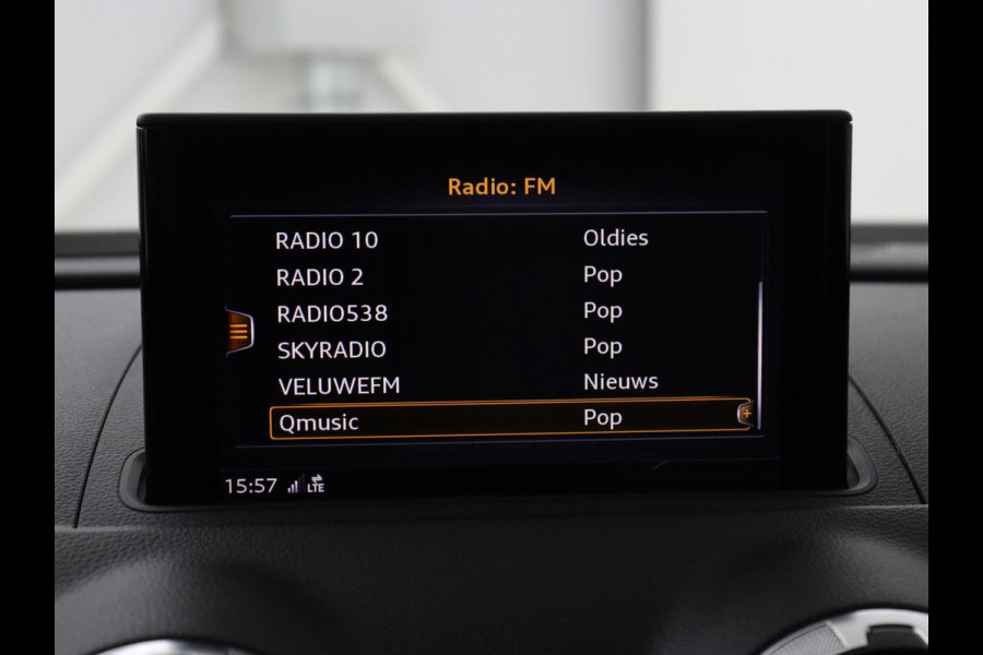 Audi A3 30 TFSI Sport | Sportstoelen | Full LED | Navigatie | Parkeerhulp | Climate control | Bluetooth | 17'' | Cruise control