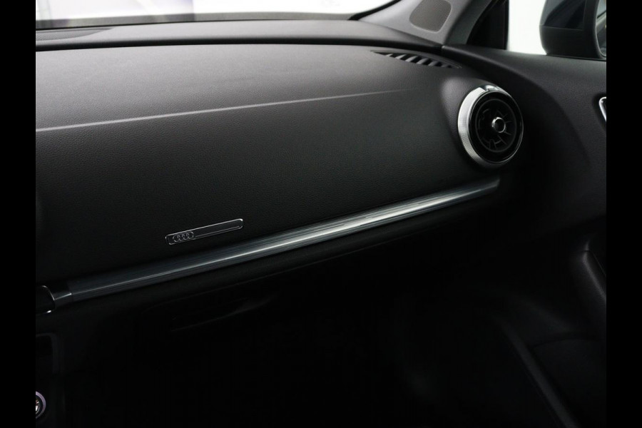 Audi A3 30 TFSI Sport | Sportstoelen | Full LED | Navigatie | Parkeerhulp | Climate control | Bluetooth | 17'' | Cruise control