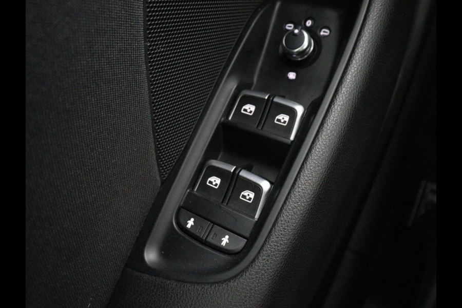 Audi A3 30 TFSI Sport | Sportstoelen | Full LED | Navigatie | Parkeerhulp | Climate control | Bluetooth | 17'' | Cruise control