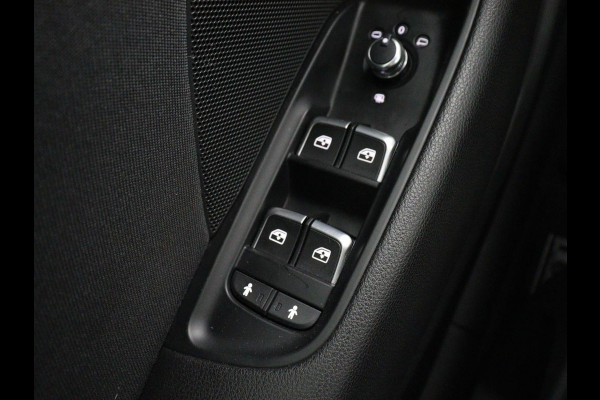 Audi A3 30 TFSI Sport | Sportstoelen | Full LED | Navigatie | Parkeerhulp | Climate control | Bluetooth | 17'' | Cruise control