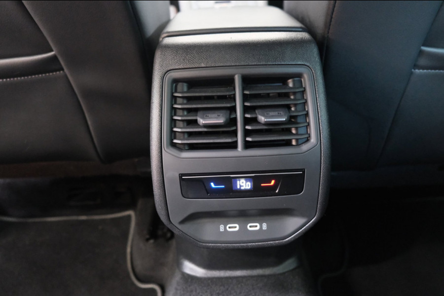 Seat Leon Sportstourer 1.5 eTSI FR Business Intense Automaat - N.A.P. Airco, Cruise, Virtual Display, Camera, PDC.