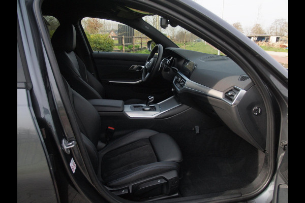 BMW 3 Serie Touring 318i Business Edition | M-pakket | Sfeerverlichting | Automaat | Apple Carplay | NL-Auto |