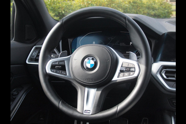 BMW 3 Serie Touring 318i Business Edition | M-pakket | Sfeerverlichting | Automaat | Apple Carplay | NL-Auto |