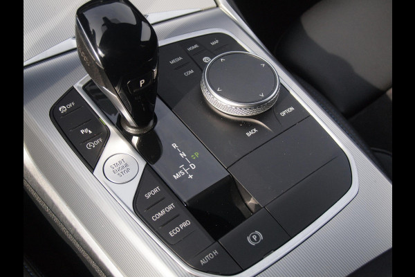 BMW 3 Serie Touring 318i Business Edition | M-pakket | Sfeerverlichting | Automaat | Apple Carplay | NL-Auto |