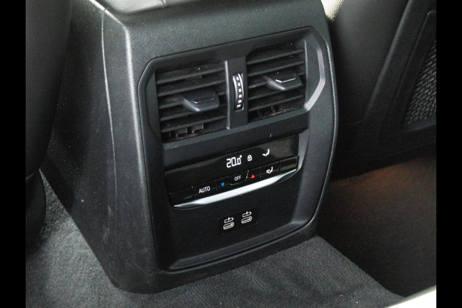 BMW 3 Serie Touring 318i Business Edition | M-pakket | Sfeerverlichting | Automaat | Apple Carplay | NL-Auto |